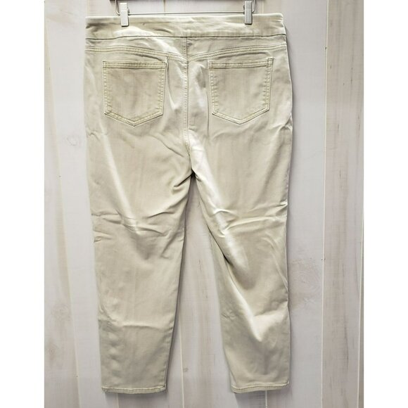 Chico's Pull On Jegging Ankle Pants With Button Detail Size 14R 2.5R Beige STAIN - Picture 6 of 9